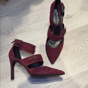 NIB Pelle Moda Drift cherry suede pump size 10